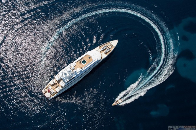 yacht-coral-ocean