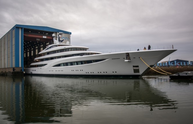 vertigo-leaving-feadship-construction-shed