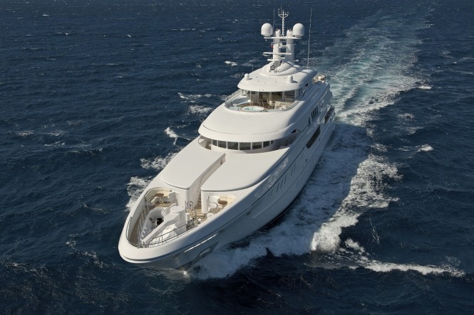 60m Luxury Yacht Huntress Presents a Special Offer for Christmas – New Year