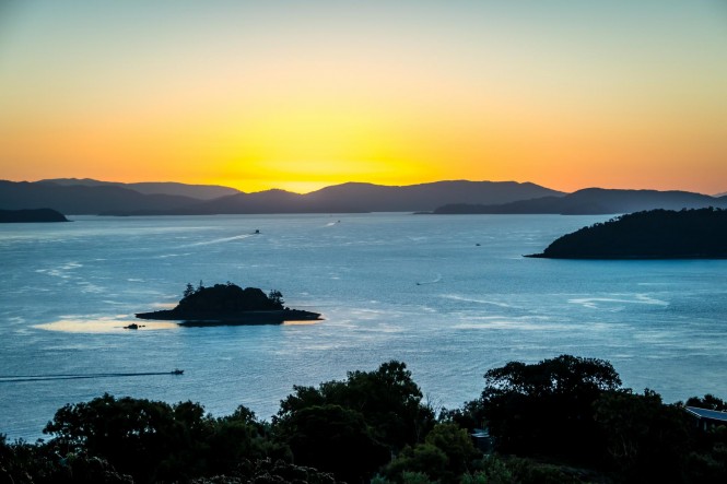 one-tree-hill-sunset-whitsundays-by-russell-charters