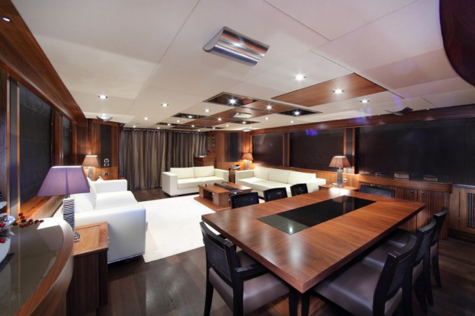 SIMPLE PLEASURE - Main salon. Photo credit: Sunseeker Yachts