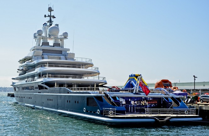 Luna in San Diego Harbour photo by Tomas Del Coro