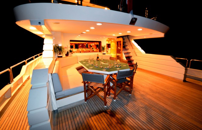 Alfresco dining on the main deck aft - M/Y EVIDENCE