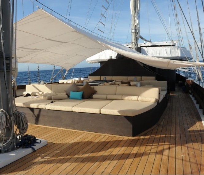 Luxury yacht ZEN - Sunbeds on deck