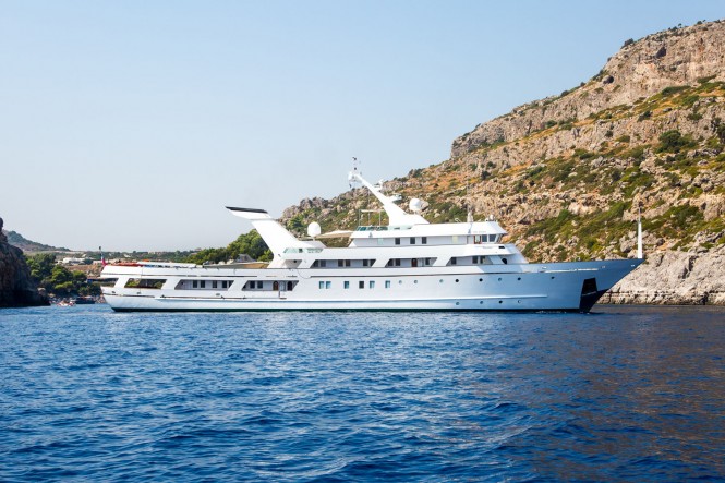 All The Reasons Why ESMERALDA is One of the Best Charter Yachts