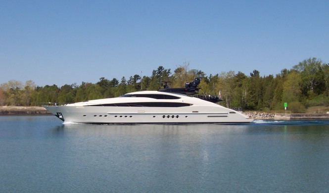 Superyacht Vantage available for South Pacific charters