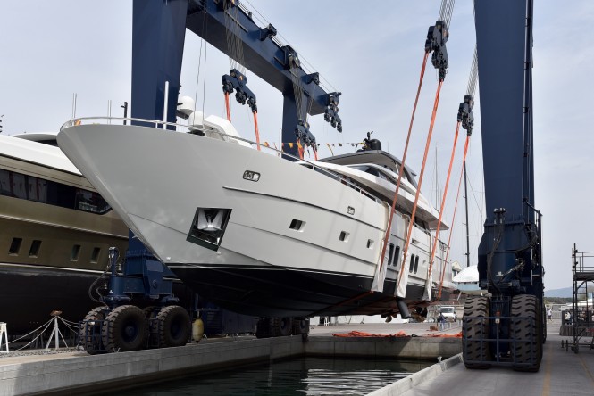 SL96 superyacht B&B