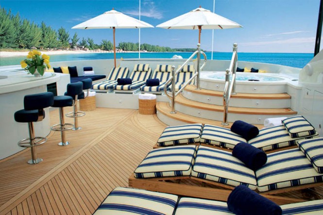 Superyacht MUSTIQUE - Sundeck