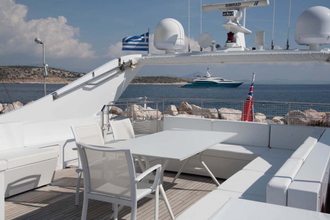 Superyacht NASHIRA - Sundeck