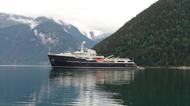 Special offer: Reduced price for Greenland charters gap with M/Y Legend