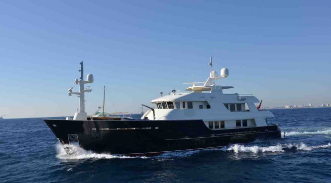 Motor Yacht SAFIRA cruising
