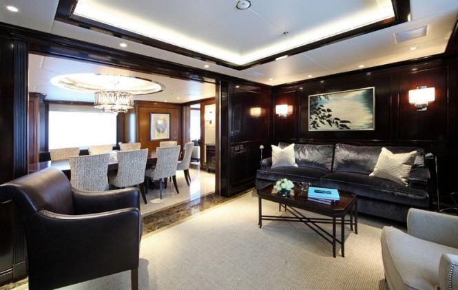 Motor yacht SEANNA - Formal dining area and adjacent salon