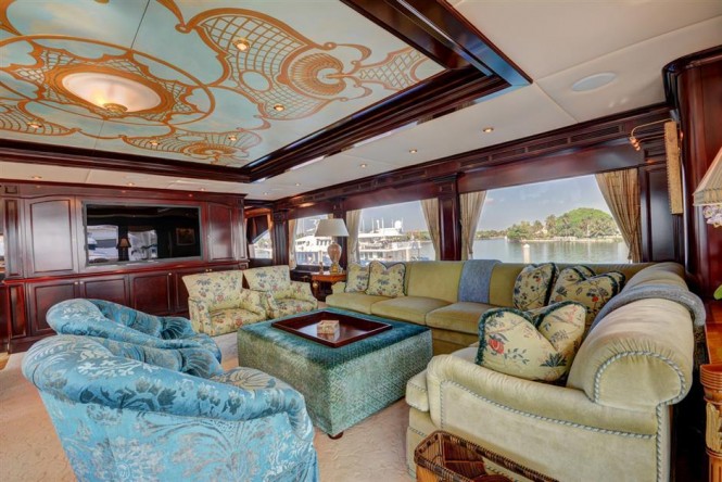 Relax with your friends and family in the skylounge of MY NEVER ENOUGH