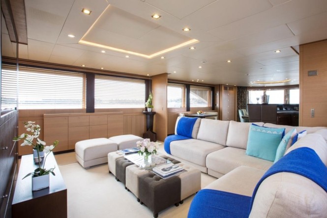 Superyacht MIDNIGHT SUN - Salon and dining area
