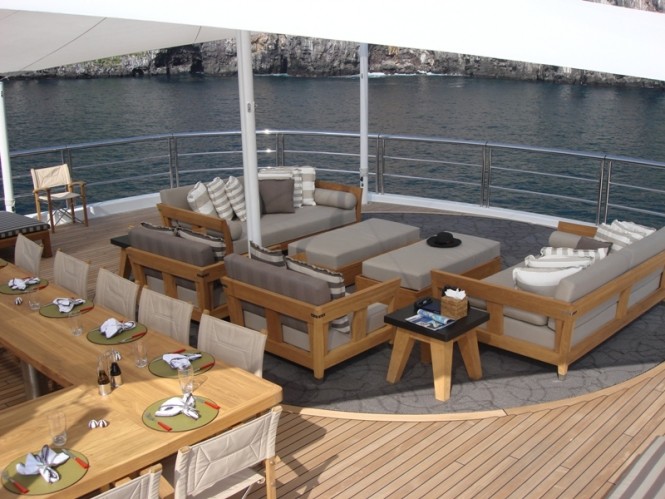 Motor yacht TV - Upper deck dining and outdoor lounging