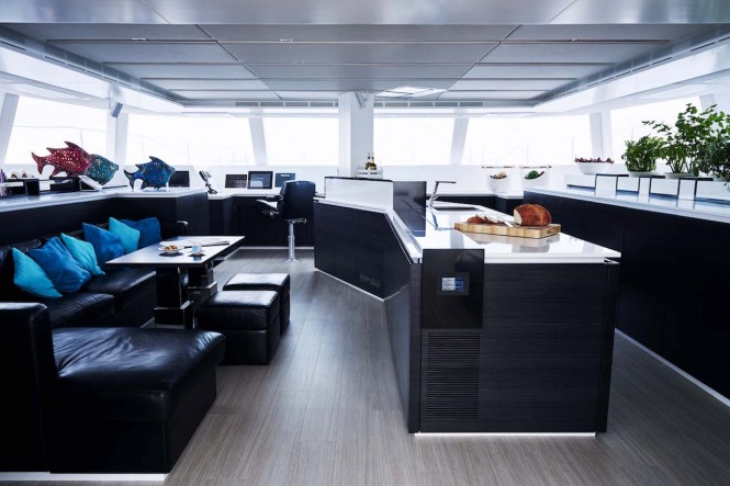 Luxury catamaran 19th HOLE - Saloon and galley
