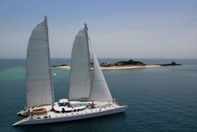 Luxury catamaran DOUCE FRANCE - Built by Alu Marine