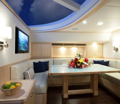 Luxury yacht NOSTROMO - Salon dining area