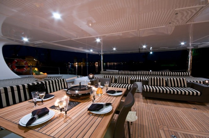 Superyacht IPHARRA - Alfresco dining in the cockpit
