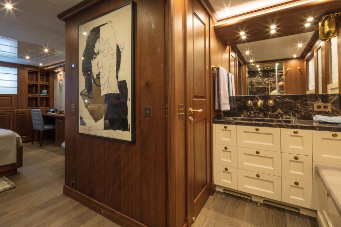 GALEGO owner suite cabin and bathroom view