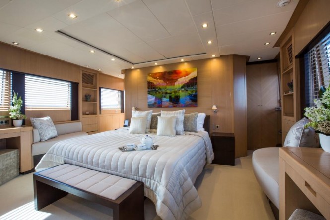 Luxury yacht MIDNIGHT SUN - Master suite