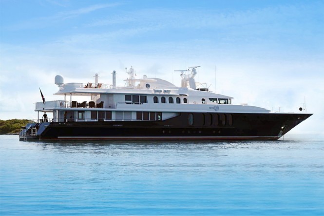 Head to the Bahamas with luxury charter yacht She’s a 10