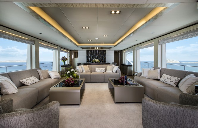 Majesty 100 Nahar - interior