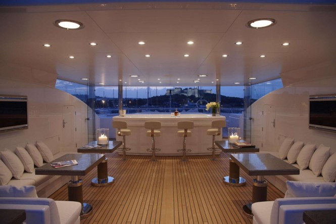 Motor yacht HURRICANE RUN - Sundeck