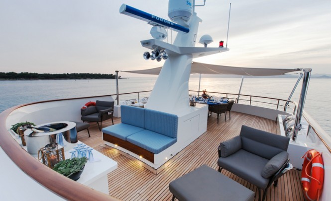 Motor yacht ROBBIE BOBBIE - Sundeck