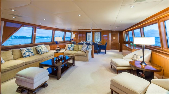 Superyacht NO BUOYS - Main salon and formal dining area