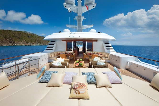 M/Y LADY BRITT - Sundeck sunpads and alfresco lounge