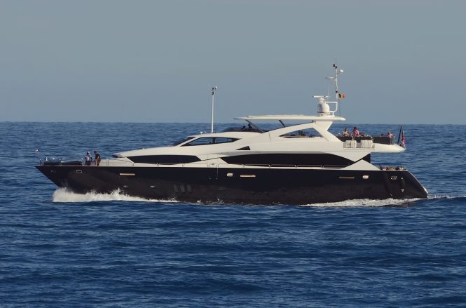 Sunseeker motor yacht BLACK & WHITE. Photo credit: Didier Didairbus