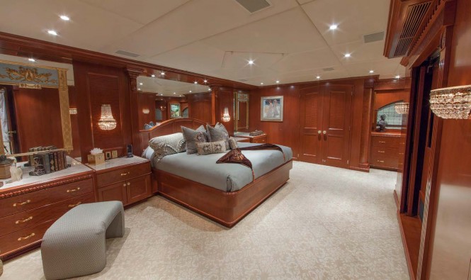 Superyacht RELENTLESS - Master stateroom
