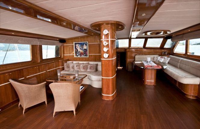 Luxury gulet SILVER MOON - Salon and formal dining area