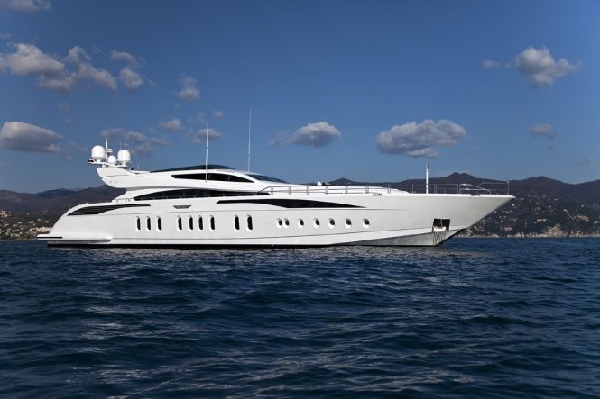 Charter speedy superyacht Lisa IV in the Western Mediterranean