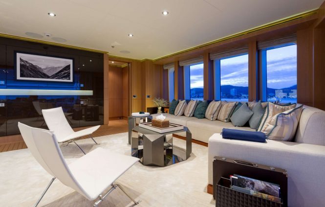 Motor yacht GO - Skylounge
