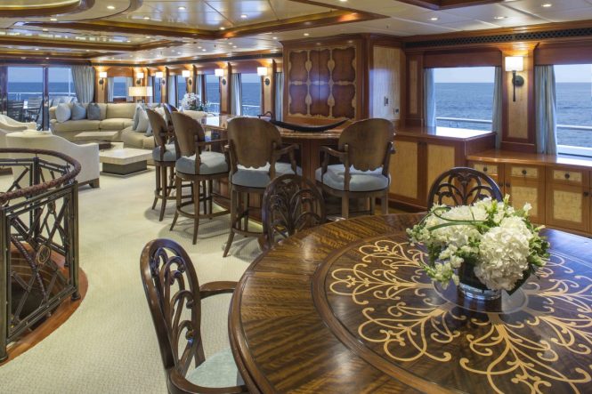 Motor yacht UNBRIDLED - Skylounge dining and bar