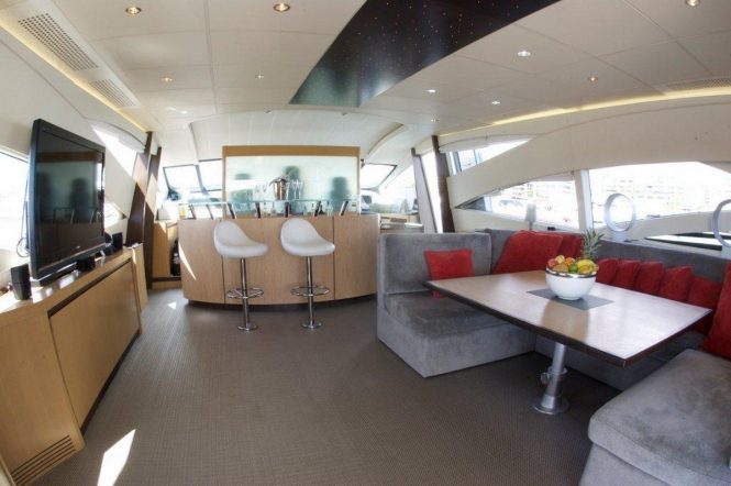 Open yacht TIGER LILY OF LONDON - Salon interior
