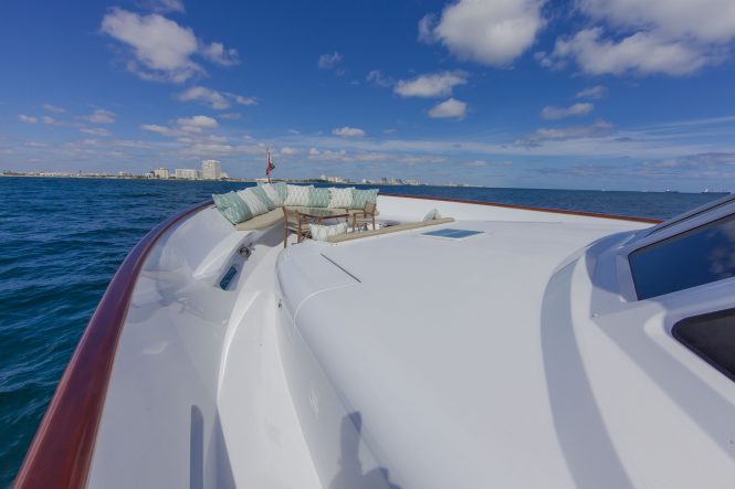 Charter family-friendly superyacht Anndrianna in the Bahamas