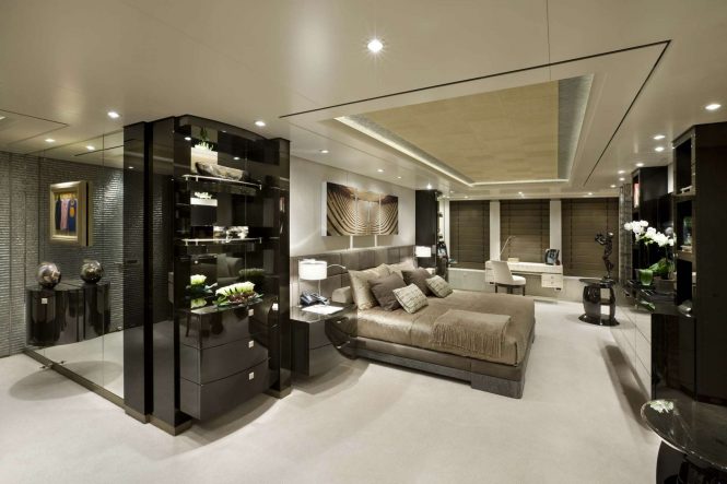 Luxury yacht HURRICANE RUN - Master suite. Photo credit: Feadship