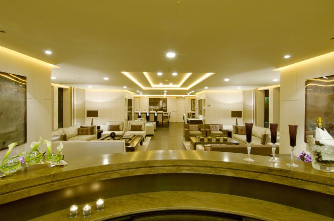 Luxury yacht SIREN - Main salon and view of forward formal dining area from the bar. Photo credit Nobiskrug