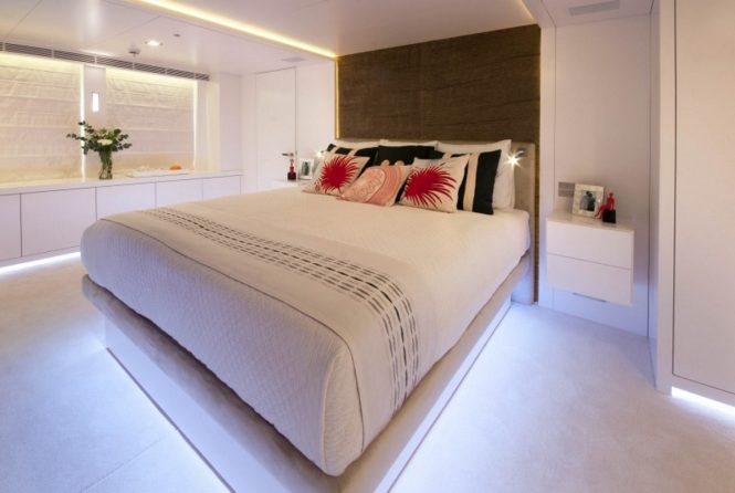 Motor yacht OCEAN'S SEVEN - Master suite