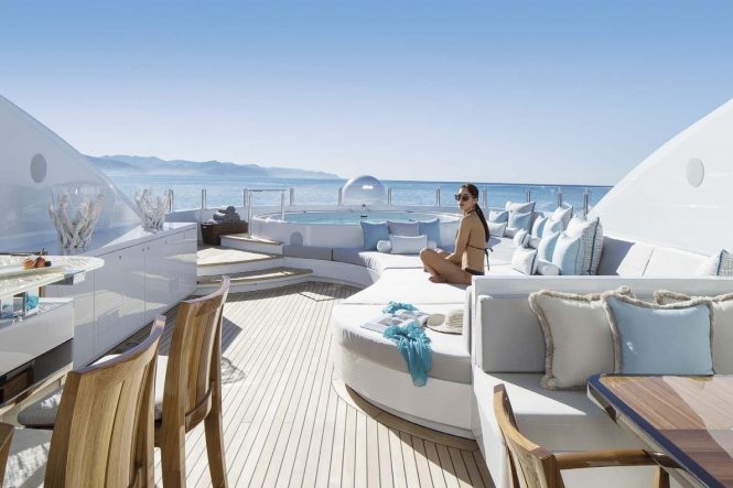 Superb deck spaces with a large Jacuzzi and sun pads