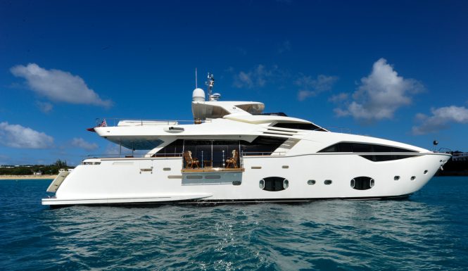 Charter luxury yacht Amore Mio in Florida and the Bahamas