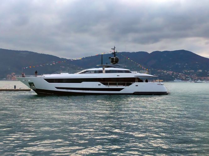 Successful technical launch for the first Custom Line 120′