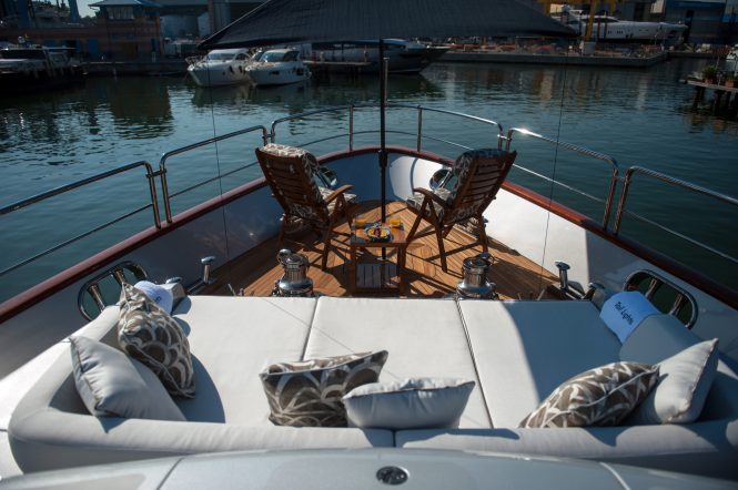 Charter M/Y Tail Lights in the Bahamas this December 