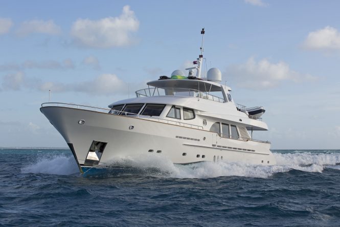99’ Moonen Pura Vida in St. Maarten
