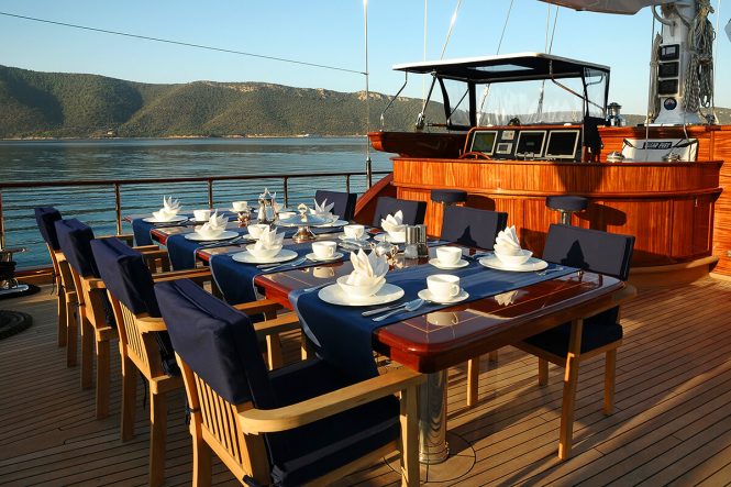 alfresco dining on deck