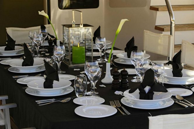 alfresco dining set up