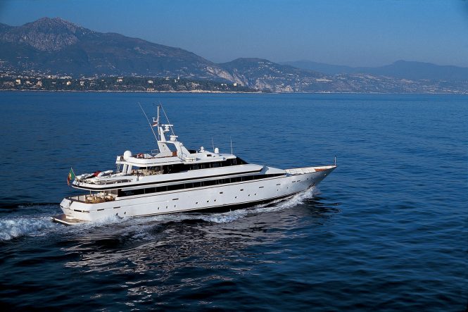 ‘No Delivery Fees’ for charter yacht COSTA MAGNA in July
